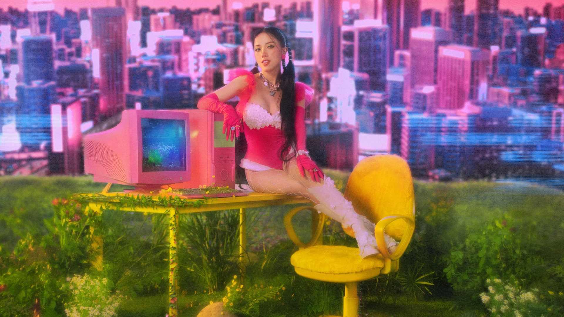 Phùng Khánh Linh áp lực khi làm việc cùng các producer từng đạt giải Grammy - Billboard Việt Nam